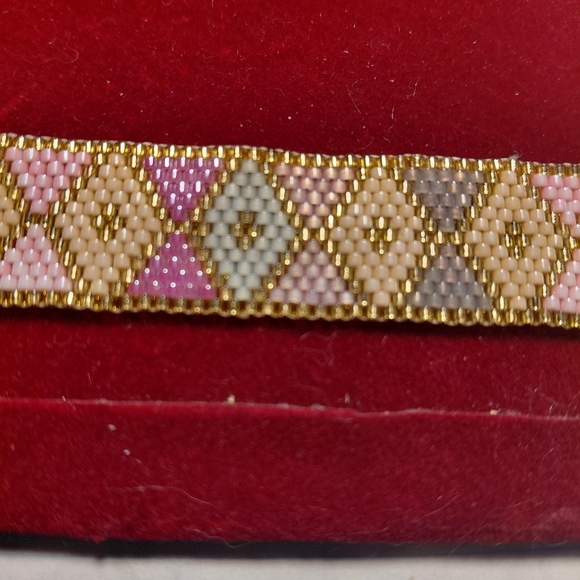 Hand beaded bracelet - Picture 1 of 2
